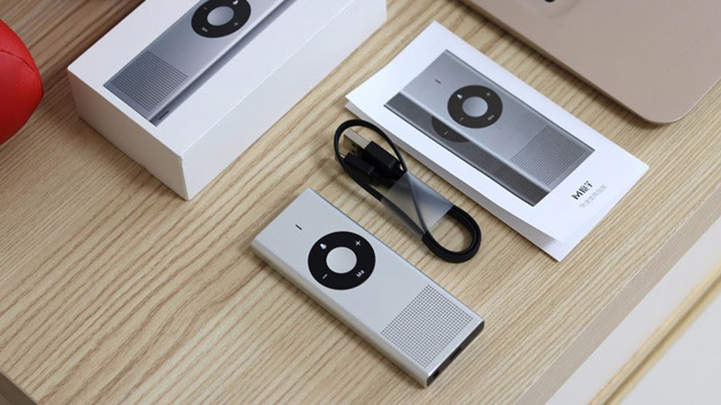 Портативный переводчик Xiaomi AI Portable Translator – портативный переводчик, выполненный в компактном металлическом корпусе.